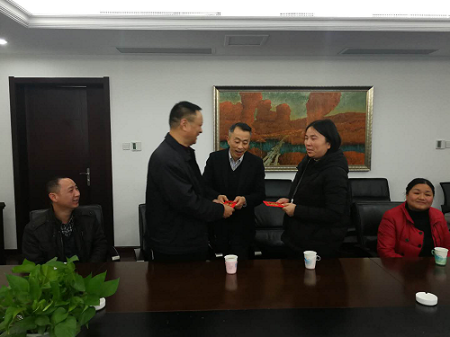 15487248401745801 南昌城投集团开展慰问困难员工送温暖座谈活动